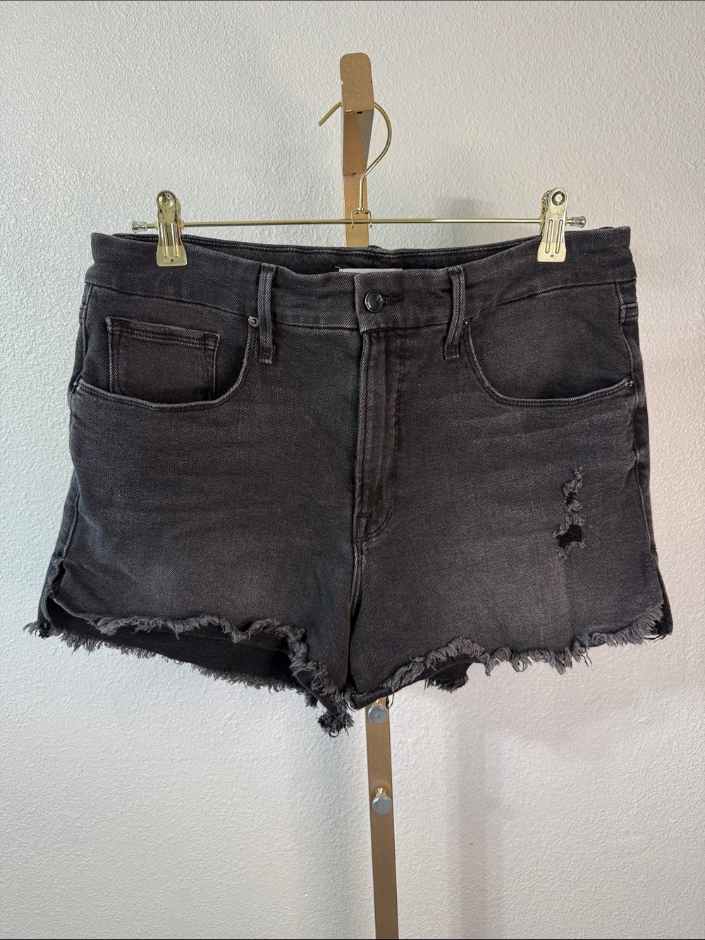 Good American Black Distressed Denim Cutoff Shorts- Super stretch- Size 15/33